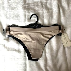 NWT 2 pack no show thongs